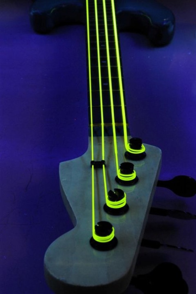 DR Strings DR Strings NEON HiDef Electric Bass Strings (5-String) - Pink