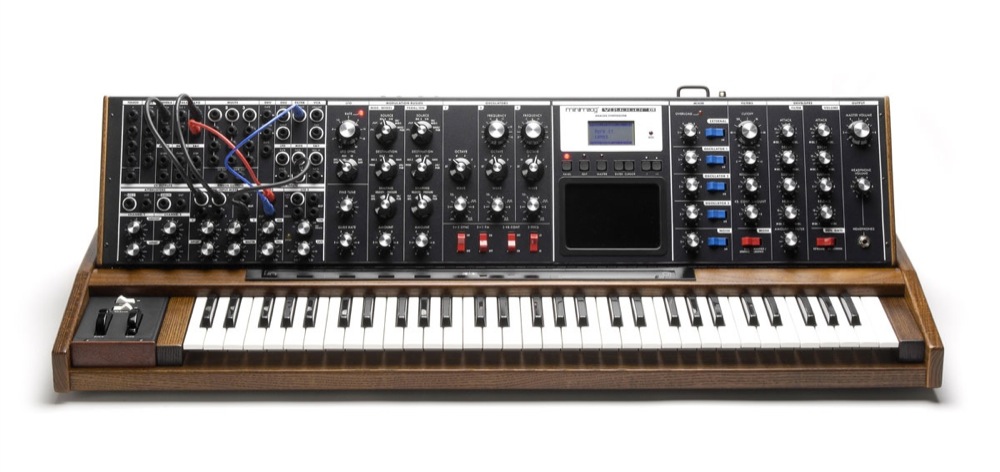 Moog Music Moog Music Minimoog Voyager XL Analog Keyboard Synthesizer, 61-Key